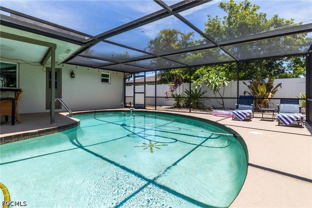 542 SE 33rd TER, Cape Coral, FL 33904