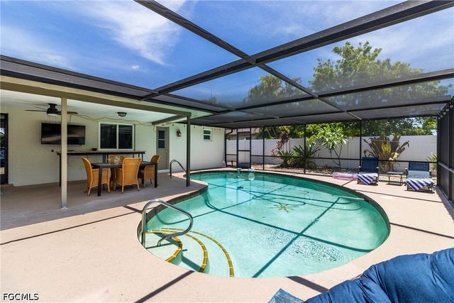 542 SE 33rd TER, Cape Coral, FL 33904