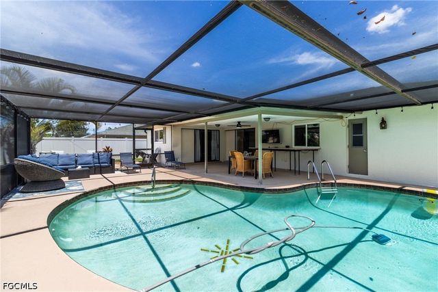 542 SE 33rd TER, Cape Coral, FL 33904