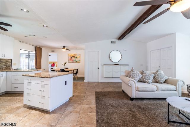 542 SE 33rd TER, Cape Coral, FL 33904