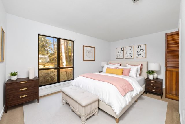 207 Wroxton Drive, Conroe, TX 77304