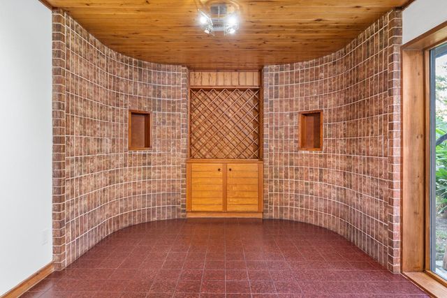 207 Wroxton Drive, Conroe, TX 77304