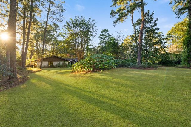 207 Wroxton Drive, Conroe, TX 77304