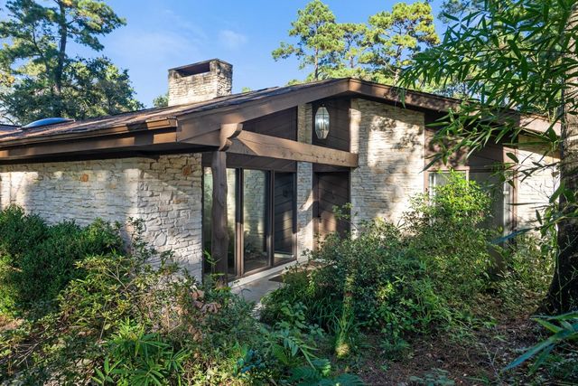 207 Wroxton Drive, Conroe, TX 77304