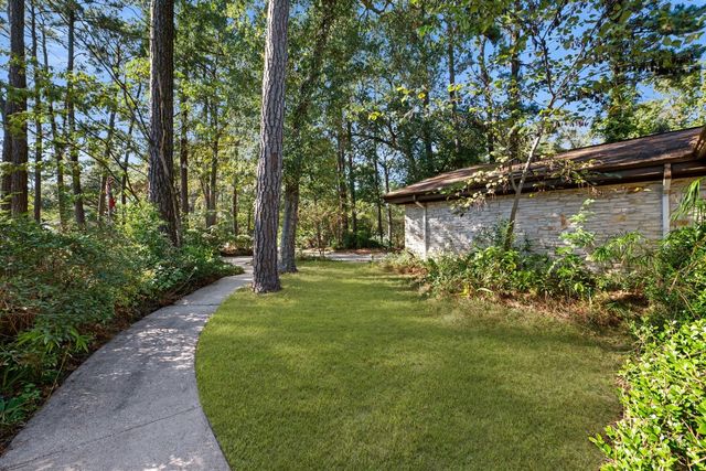 207 Wroxton Drive, Conroe, TX 77304