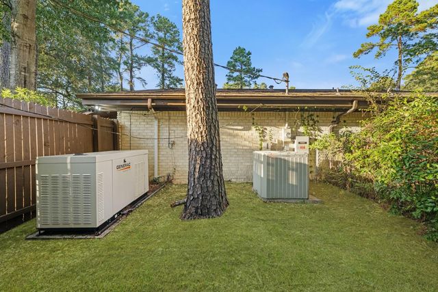 207 Wroxton Drive, Conroe, TX 77304