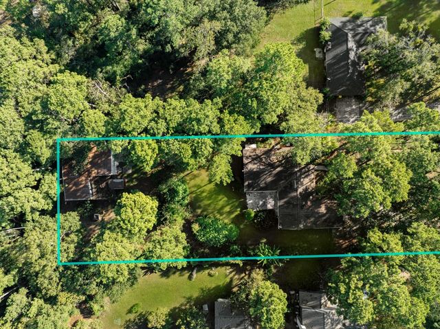 207 Wroxton Drive, Conroe, TX 77304