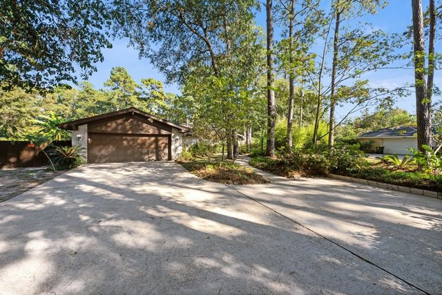 207 Wroxton Drive, Conroe, TX 77304