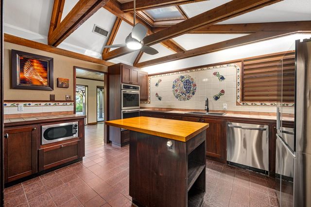 207 Wroxton Drive, Conroe, TX 77304