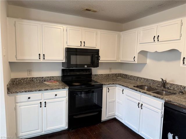 812 Ashebrook Drive D, Greensboro, NC 27409