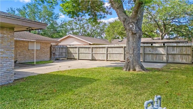 5641 Martinique Dr, Corpus Christi, TX 78411