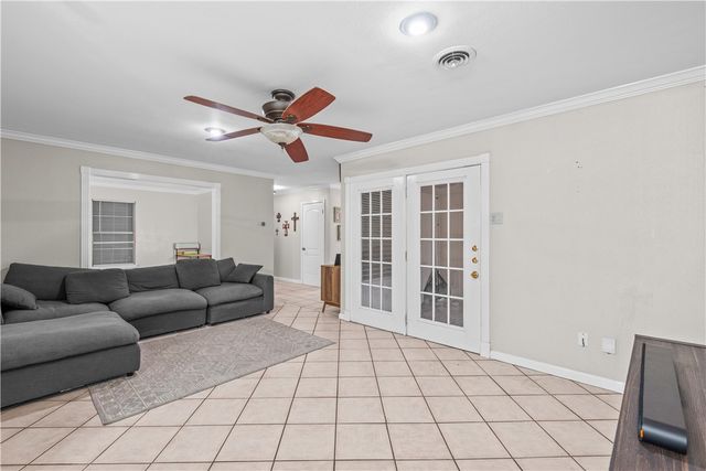 5641 Martinique Dr, Corpus Christi, TX 78411