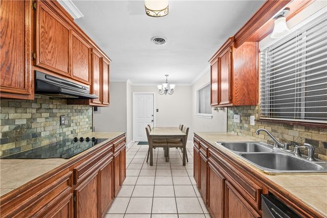 5641 Martinique Dr, Corpus Christi, TX 78411