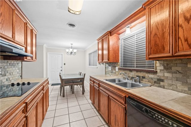 5641 Martinique Dr, Corpus Christi, TX 78411