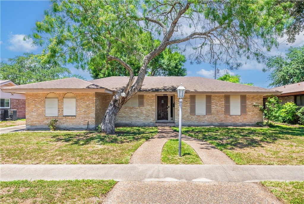 5641 Martinique Dr, Corpus Christi, TX 78411