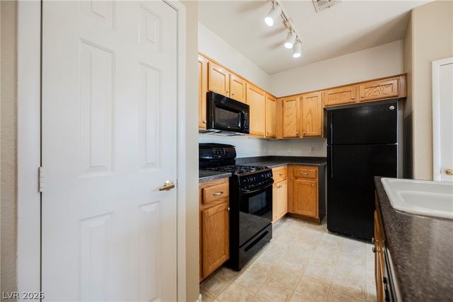 6320 Snap Ridge Street 201, North Las Vegas, NV 89081
