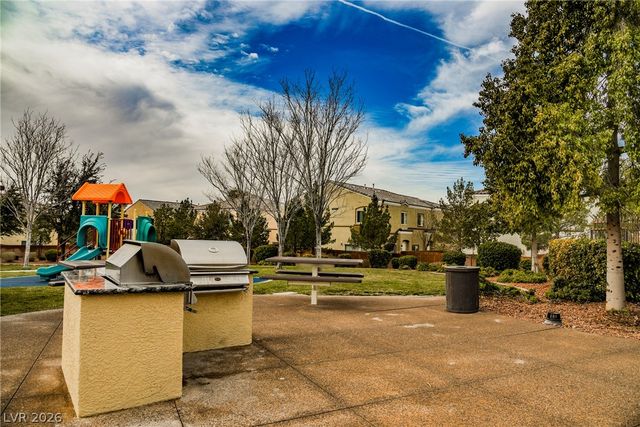 6320 Snap Ridge Street 201, North Las Vegas, NV 89081