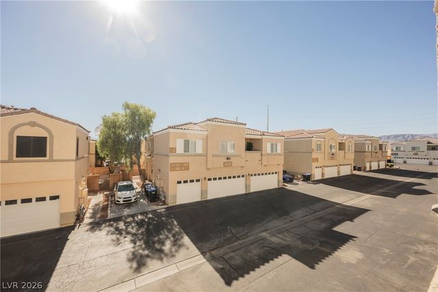 6320 Snap Ridge Street 201, North Las Vegas, NV 89081