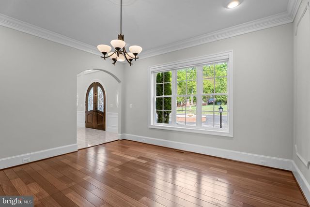 9889 OXCREST DR, Fairfax Station, VA 22039