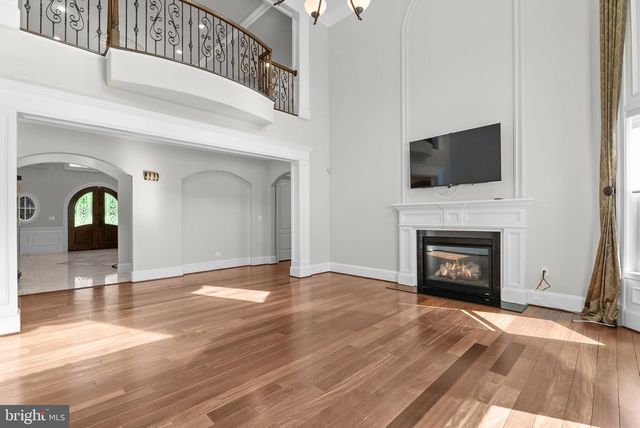 9889 OXCREST DR, Fairfax Station, VA 22039