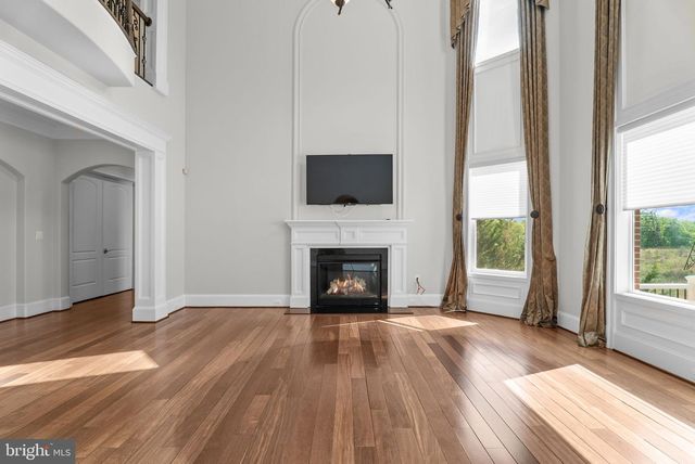 9889 OXCREST DR, Fairfax Station, VA 22039