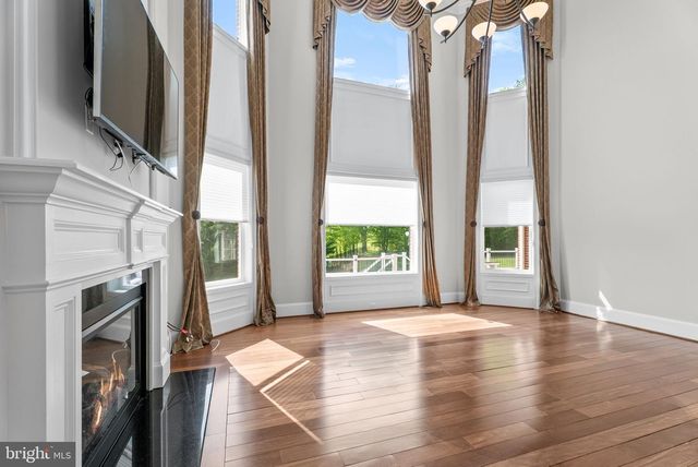9889 OXCREST DR, Fairfax Station, VA 22039