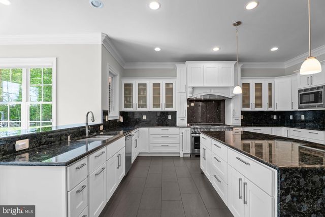 9889 OXCREST DR, Fairfax Station, VA 22039
