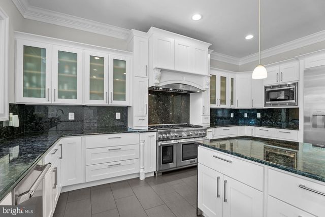 9889 OXCREST DR, Fairfax Station, VA 22039