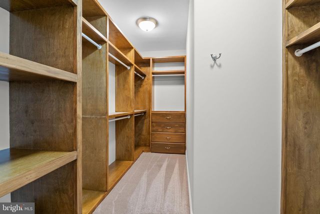 9889 OXCREST DR, Fairfax Station, VA 22039