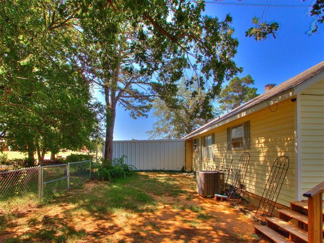 515 W Oklahoma Street, Mcloud, OK 74851