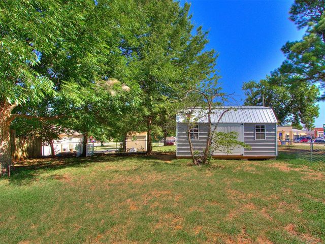 515 W Oklahoma Street, Mcloud, OK 74851