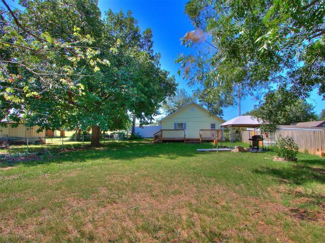 515 W Oklahoma Street, Mcloud, OK 74851
