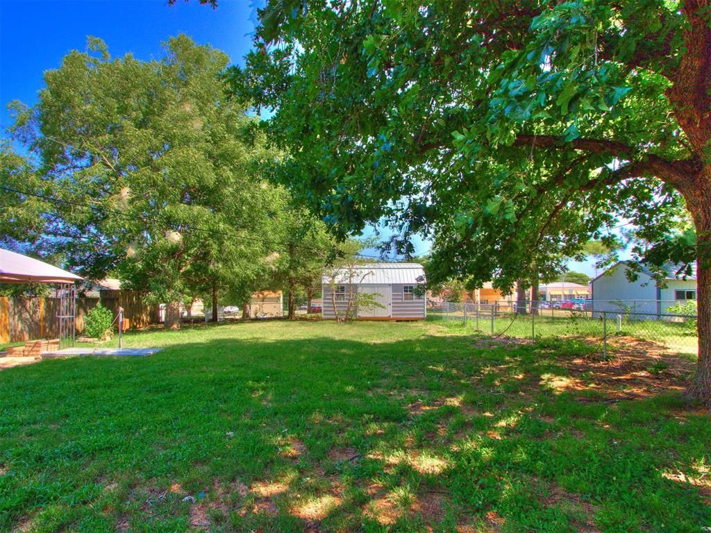 Image 38 of property listing at 515 W Oklahoma Street, Mcloud, OK 74851