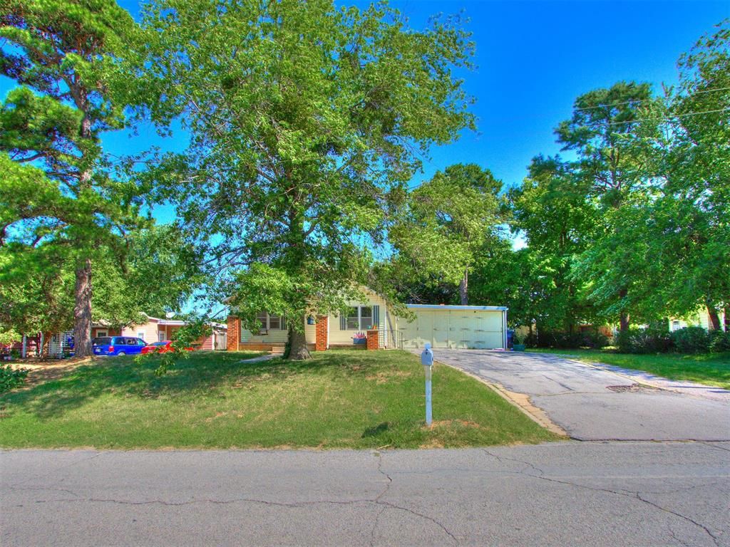 Image 6 of property listing at 515 W Oklahoma Street, Mcloud, OK 74851