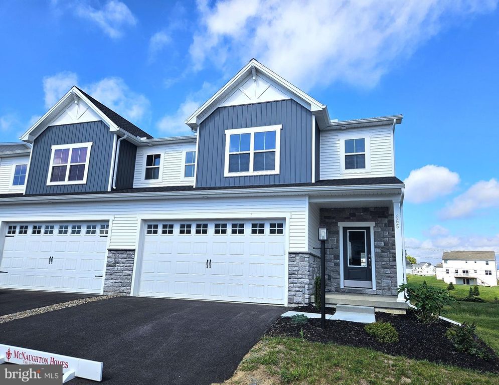 665 BRITTANY DR, Mechanicsburg, PA 17055