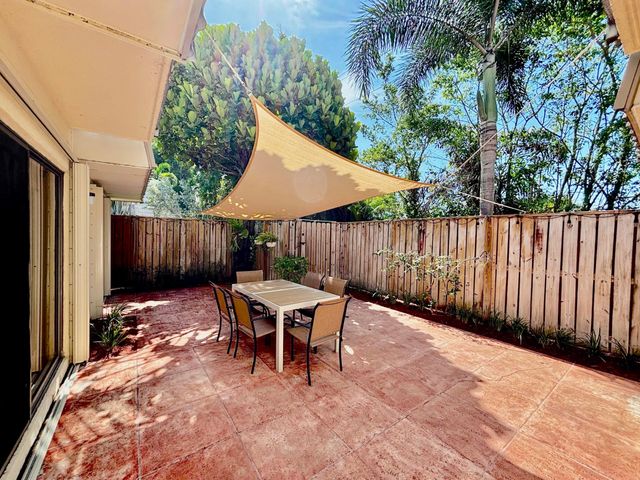 1700 Embassy Drive 403, West Palm Beach, FL 33401