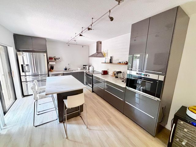 1700 Embassy Drive 403, West Palm Beach, FL 33401