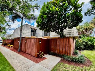 1700 Embassy Drive 403, West Palm Beach, FL 33401
