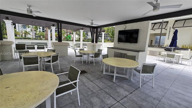 999 SW 1st Avenue 2115, Miami, FL 33130