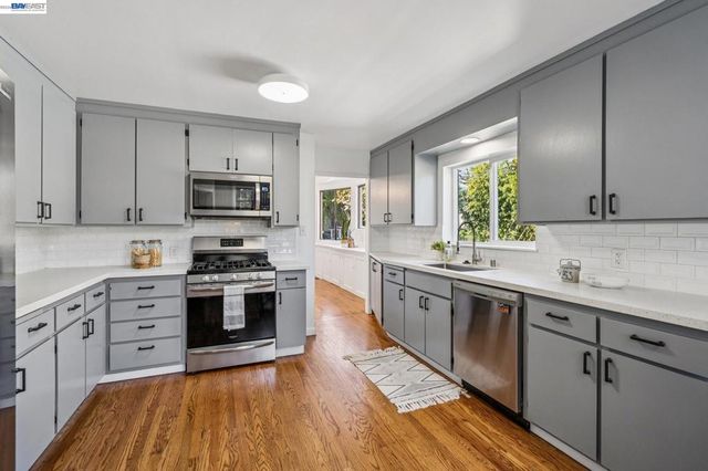 2135 Buena Vista Ave, Alameda, CA 94501