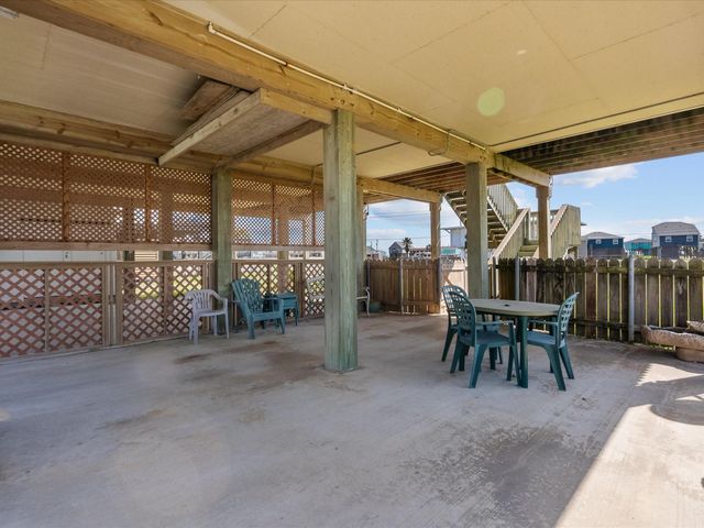 1206 Middle Drive W, Surfside Beach, TX 77541