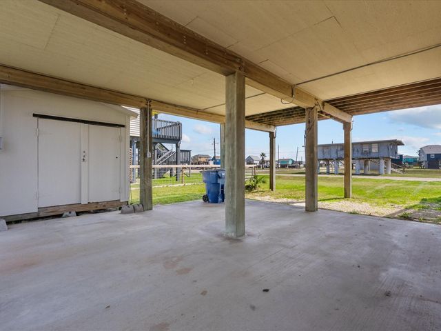 1206 Middle Drive W, Surfside Beach, TX 77541