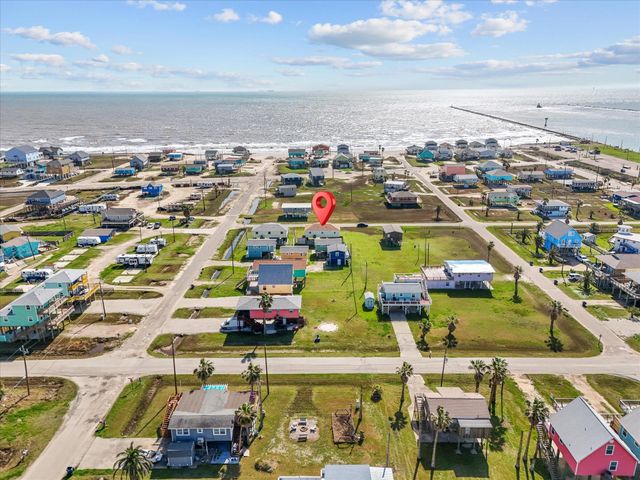 1206 Middle Drive W, Surfside Beach, TX 77541