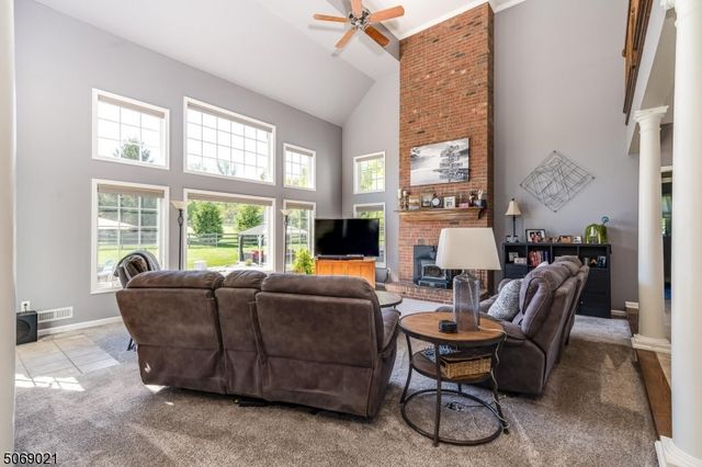 3 Berkshire Way, Holland Twp., NJ 08848