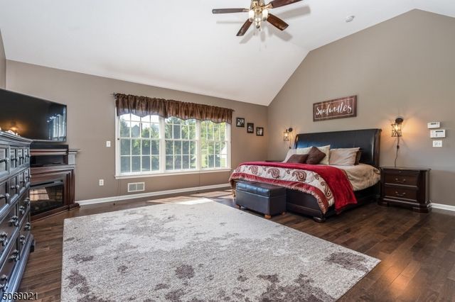 3 Berkshire Way, Holland Twp., NJ 08848