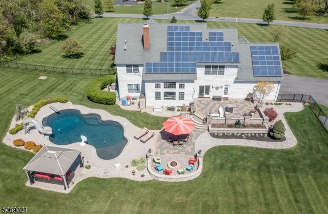 3 Berkshire Way, Holland Twp., NJ 08848