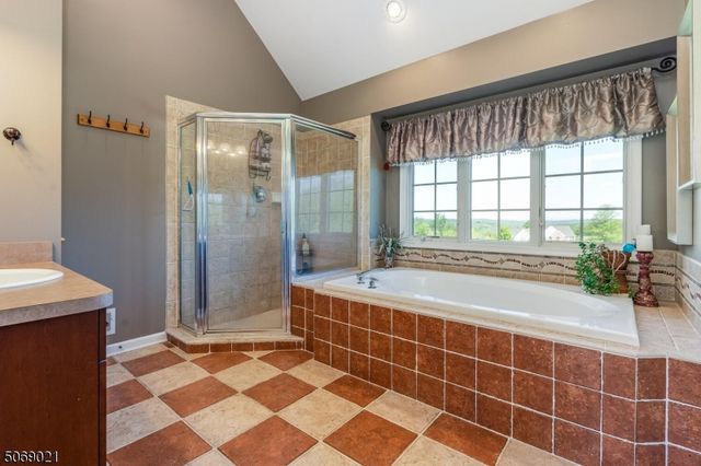 3 Berkshire Way, Holland Twp., NJ 08848