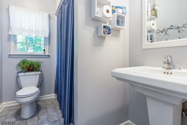 3 Berkshire Way, Holland Twp., NJ 08848