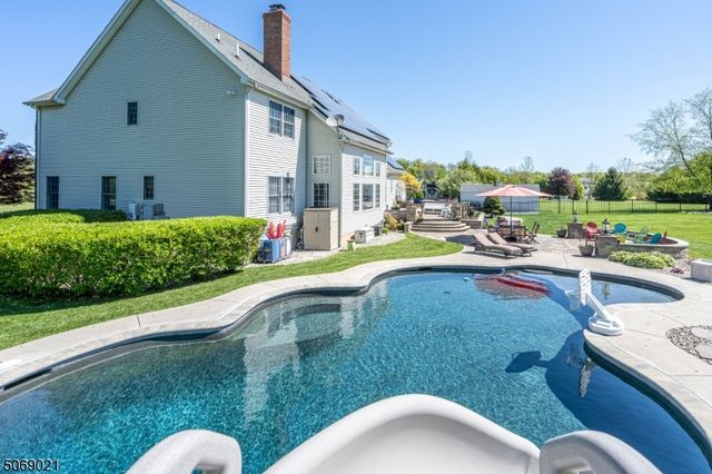 3 Berkshire Way, Holland Twp., NJ 08848