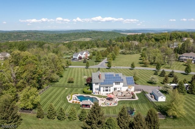 3 Berkshire Way, Holland Twp., NJ 08848